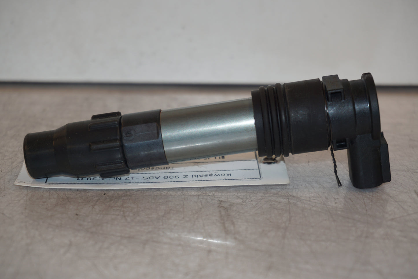 Vänster sida på Tändspole från en Kawasaki Z 900 -2017 motorcykel.