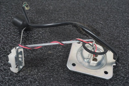 Snett uppifrån på Bensintankgivare från en Honda CB 600 Hornet -2007 motorcykel.