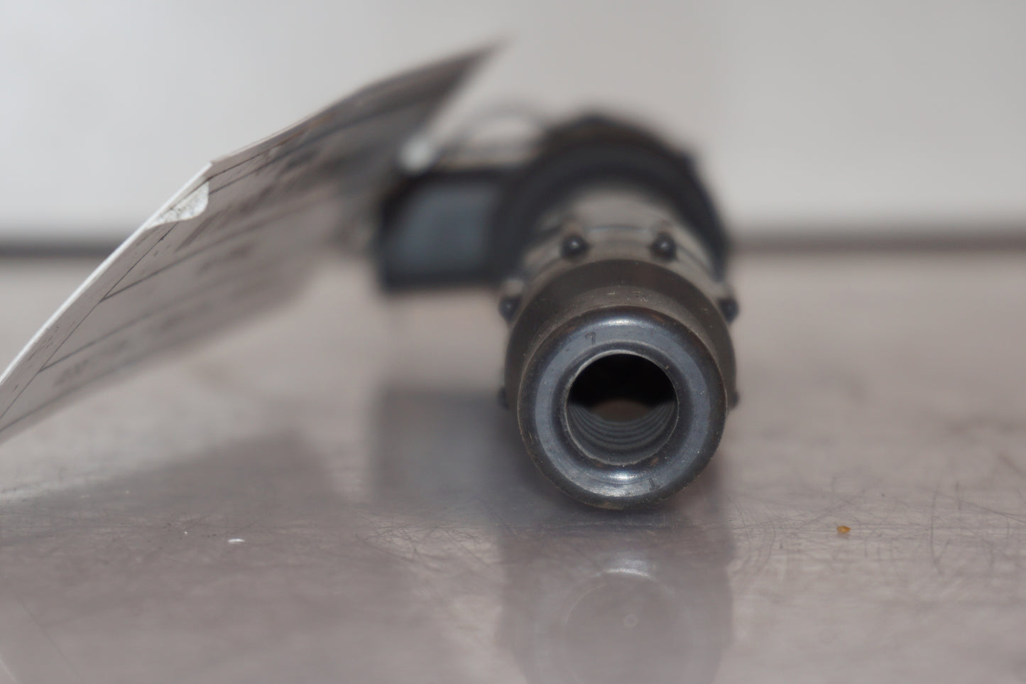 Snett uppifrån på Tändspole från en Kawasaki Z 900 -2017 motorcykel.