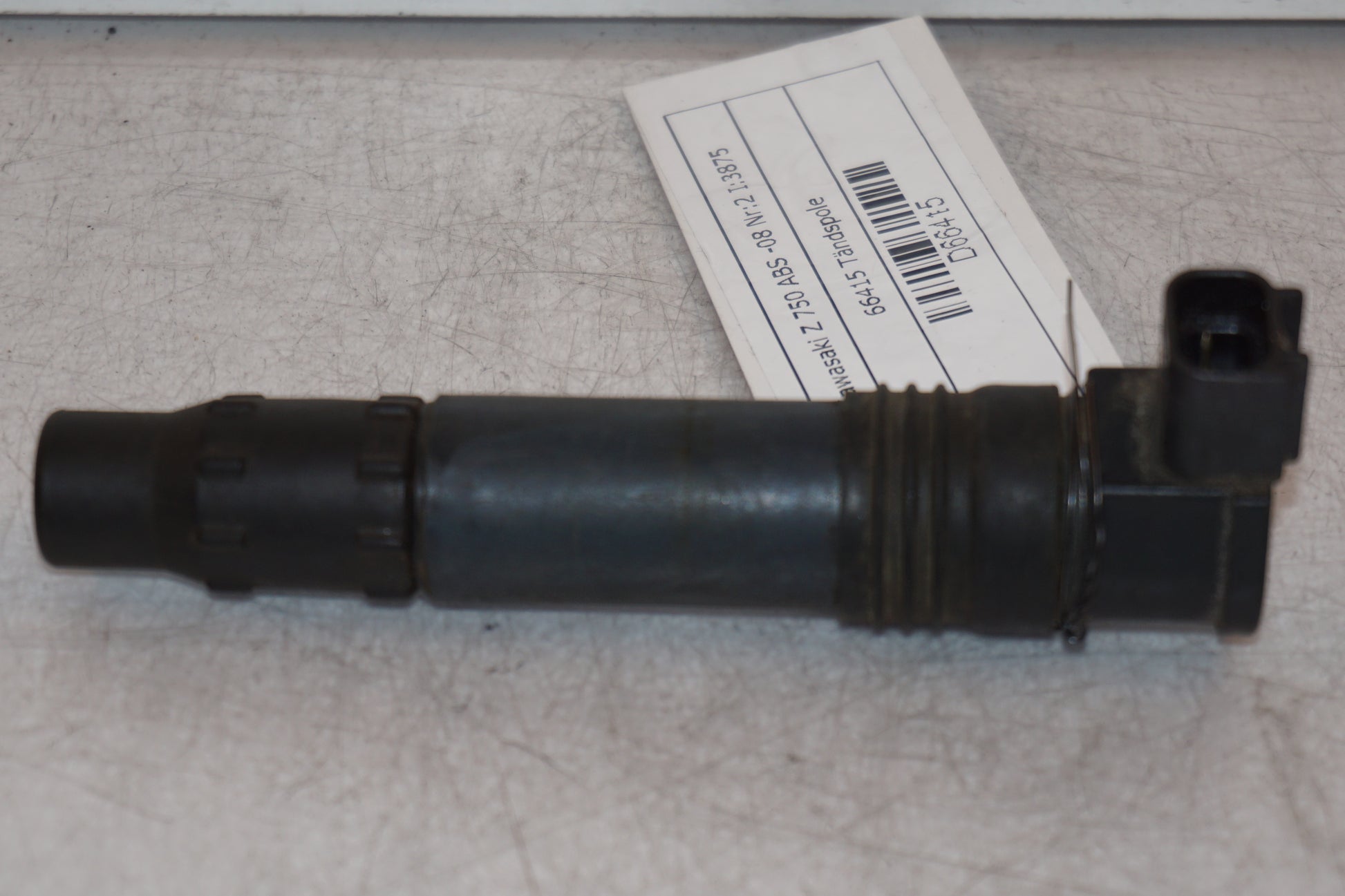 Baksidan på Tändspole från en Kawasaki Z 750 -2008 motorcykel.