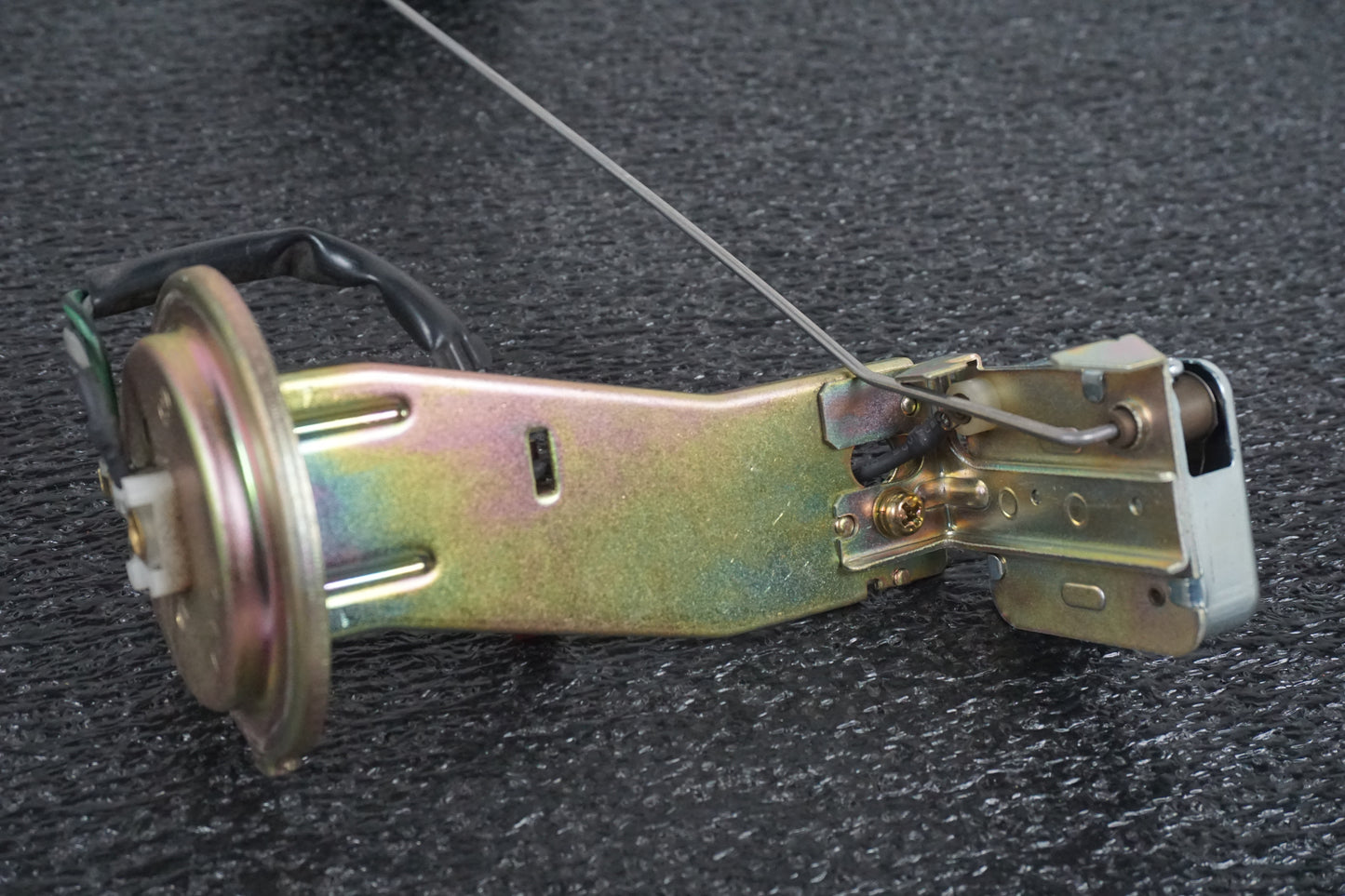 Vänster sida på Bensintankgivare från en Honda ST 1100 -1998 motorcykel.