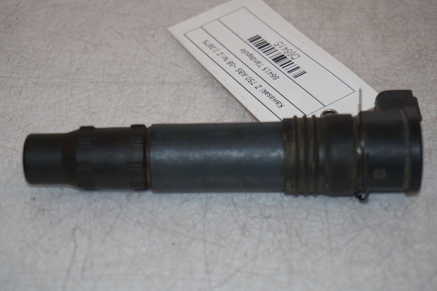 Vänster sida på Tändspole från en Kawasaki Z 750 -2008 motorcykel.