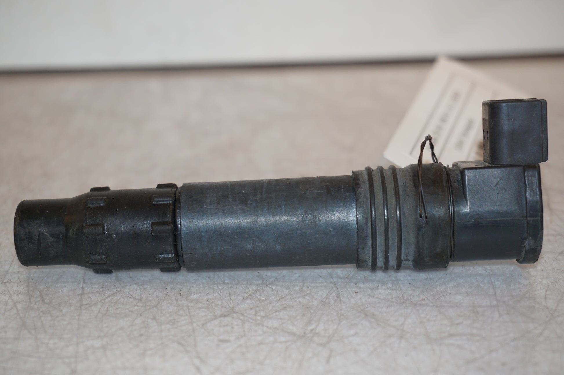 Baksidan på Tändspole från en Kawasaki ZX-9R -1998 motorcykel.