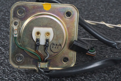 Baksidan på Bensintankgivare från en Honda VFR 750 -1996 motorcykel.