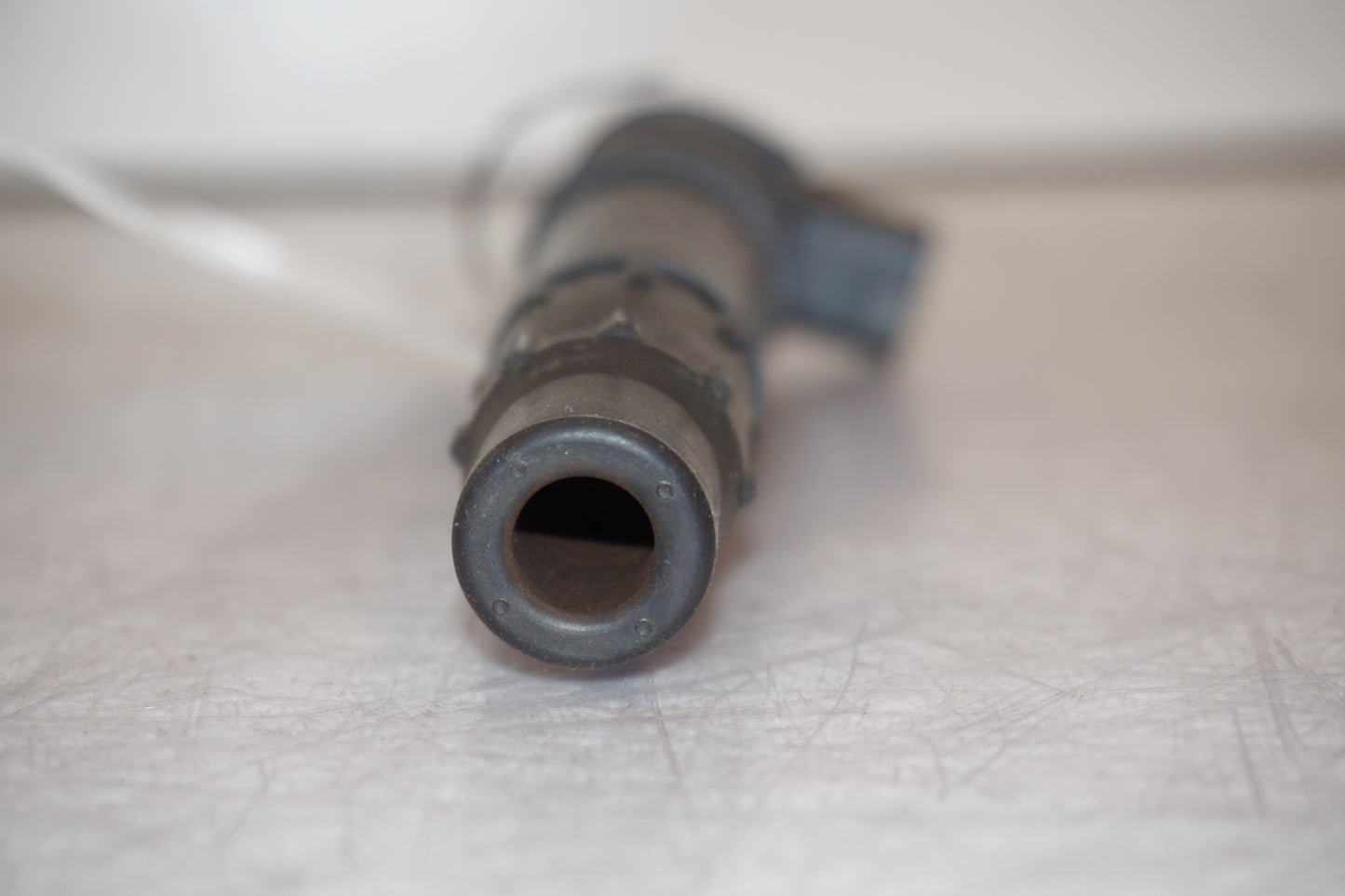 Snett nerifrån på Tändspole från en Kawasaki ZX-9R -1998 motorcykel.