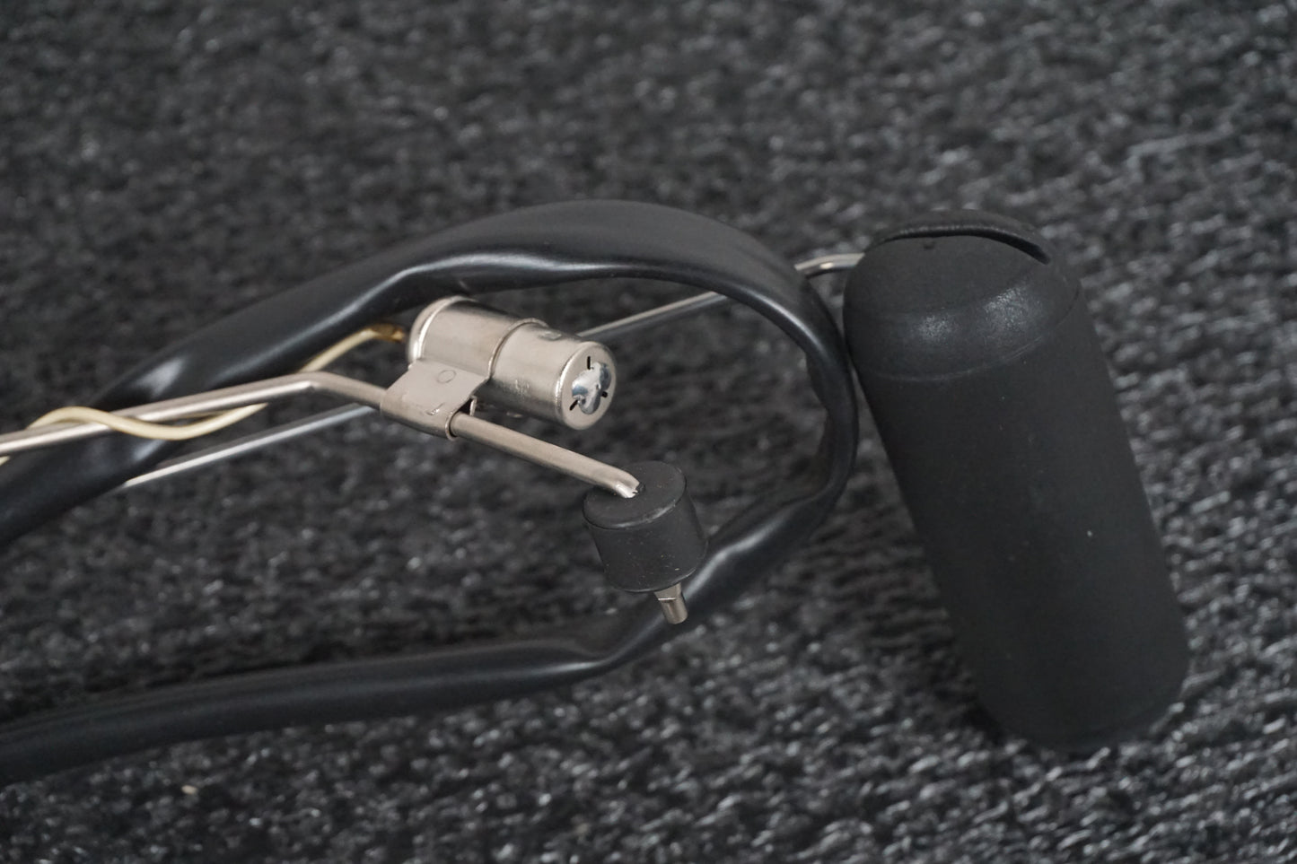 Höger sida på Bensintankgivare från en Honda VFR 750 -1996 motorcykel.