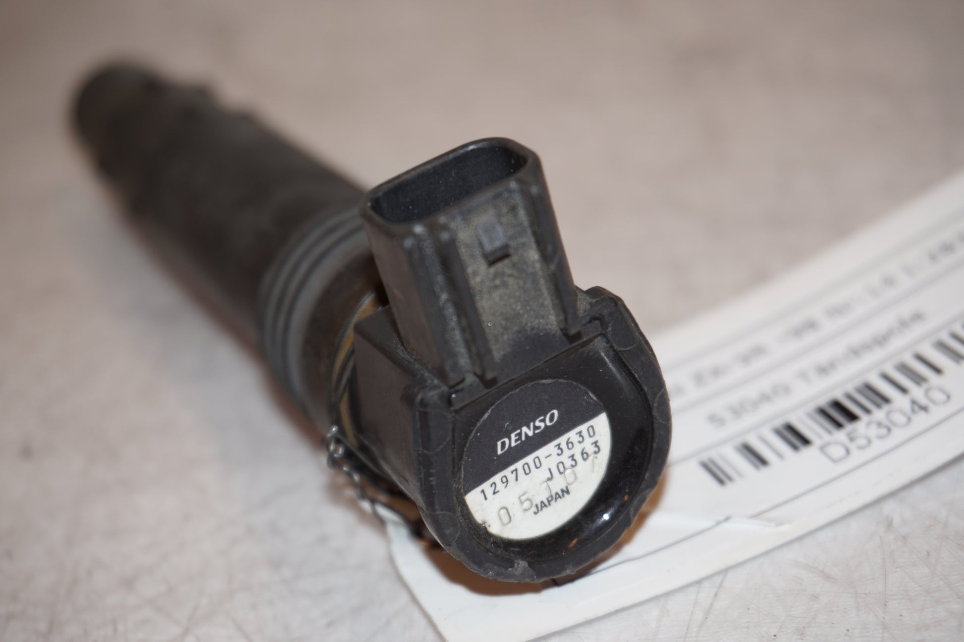 Extrabild2 på Tändspole från en Kawasaki ZX-9R -1998 motorcykel.