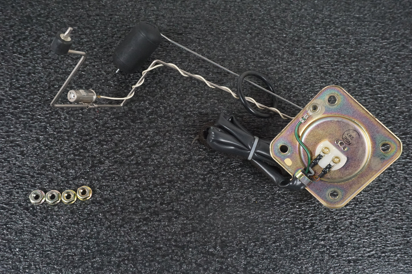 Framsidan på Bensintankgivare från en Honda CBR 1100 XX -1998 motorcykel.