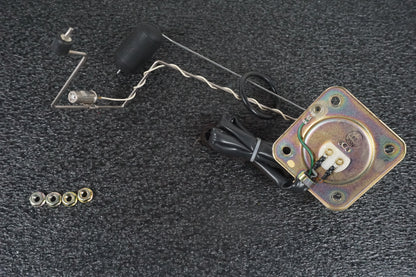 Framsidan på Bensintankgivare från en Honda CBR 1100 XX -1998 motorcykel.