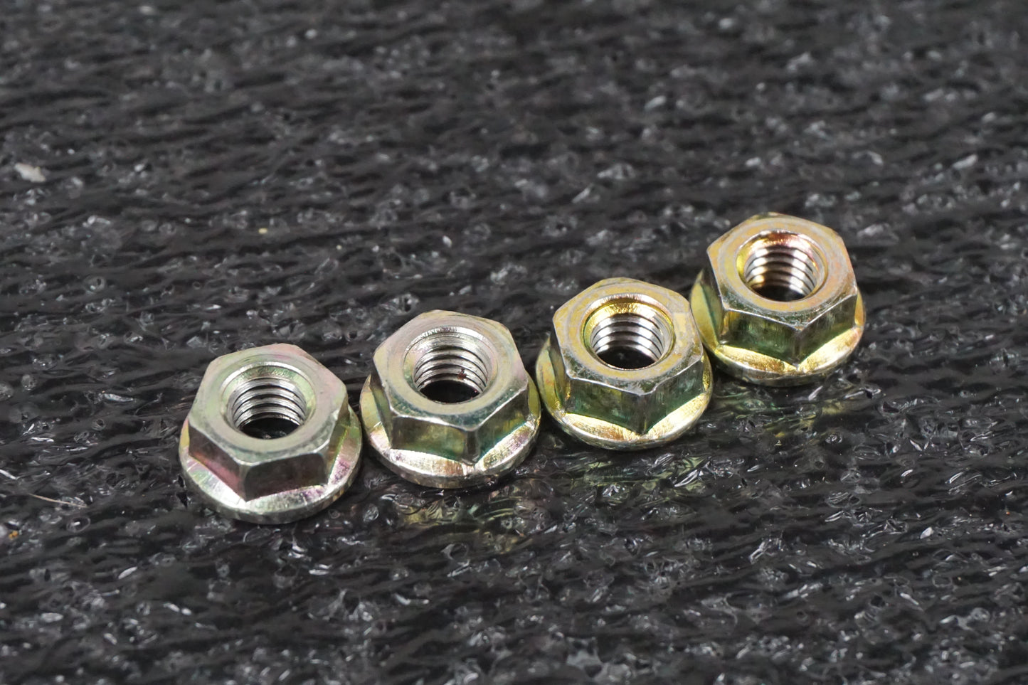 Baksidan på Bensintankgivare från en Honda CBR 1100 XX -1998 motorcykel.