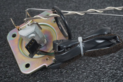 Snett uppifrån på Bensintankgivare från en Honda CBR 1100 XX -1998 motorcykel.