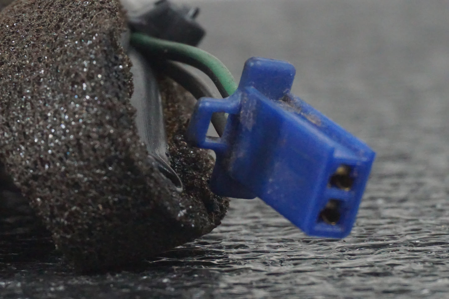 Snett uppifrån på Bensintankgivare från en Honda VFR 800 -1998 motorcykel.