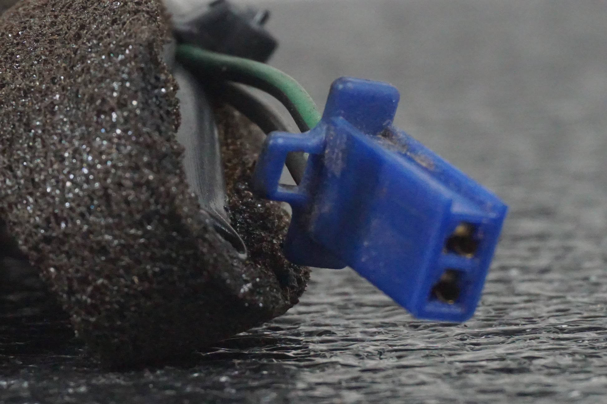 Snett uppifrån på Bensintankgivare från en Honda VFR 800 -1998 motorcykel.