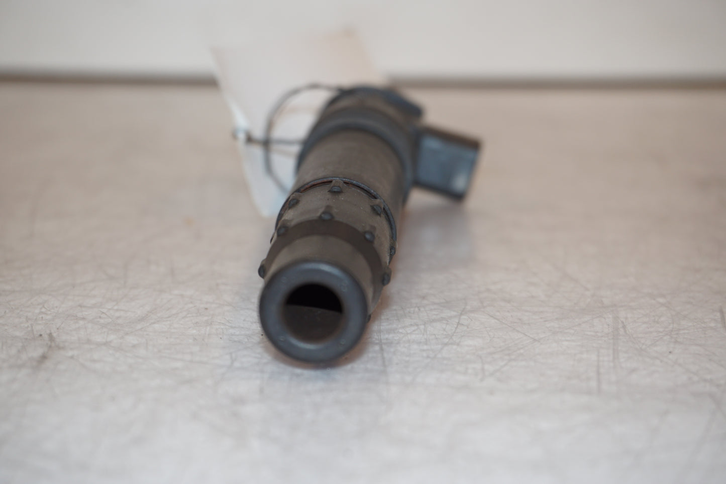 Snett uppifrån på Tändspole från en Kawasaki ZX-9R -1998 motorcykel.