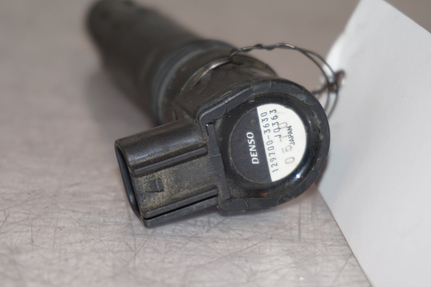 Snett nerifrån på Tändspole från en Kawasaki ZX-9R -1998 motorcykel.