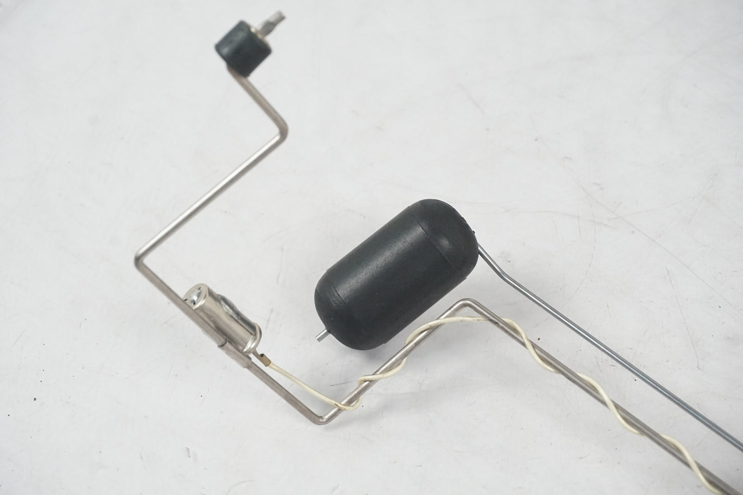 Höger sida på Bensintankgivare från en Honda CBR 1100 XX -1997 motorcykel.