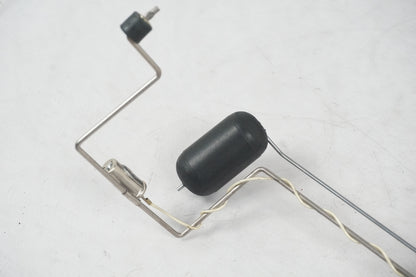 Höger sida på Bensintankgivare från en Honda CBR 1100 XX -1997 motorcykel.