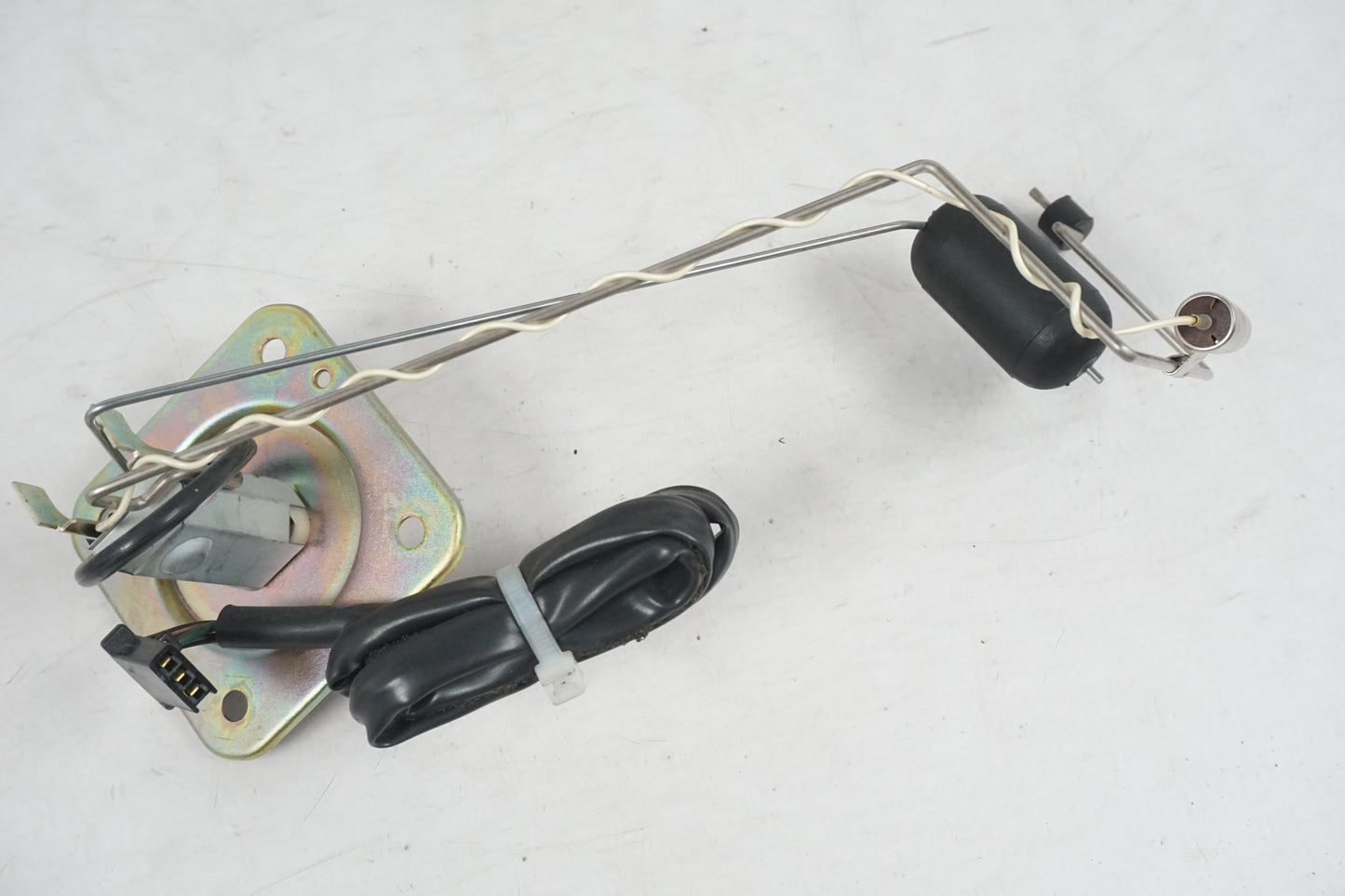 Vänster sida på Bensintankgivare från en Honda CBR 1100 XX -1997 motorcykel.