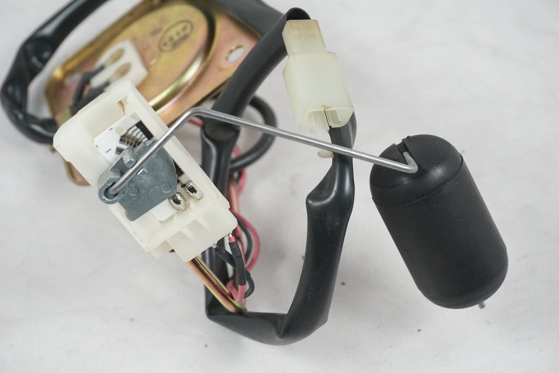 Höger sida på Bensintankgivare från en Honda CB 1300 F -2003 motorcykel.