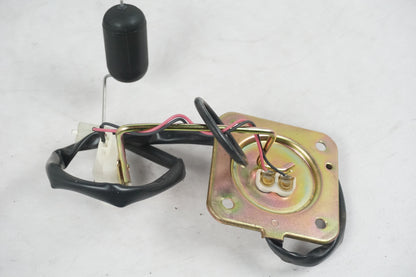 Vänster sida på Bensintankgivare från en Honda CB 1300 F -2003 motorcykel.