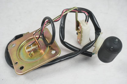 Snett uppifrån på Bensintankgivare från en Honda CB 1300 F -2003 motorcykel.