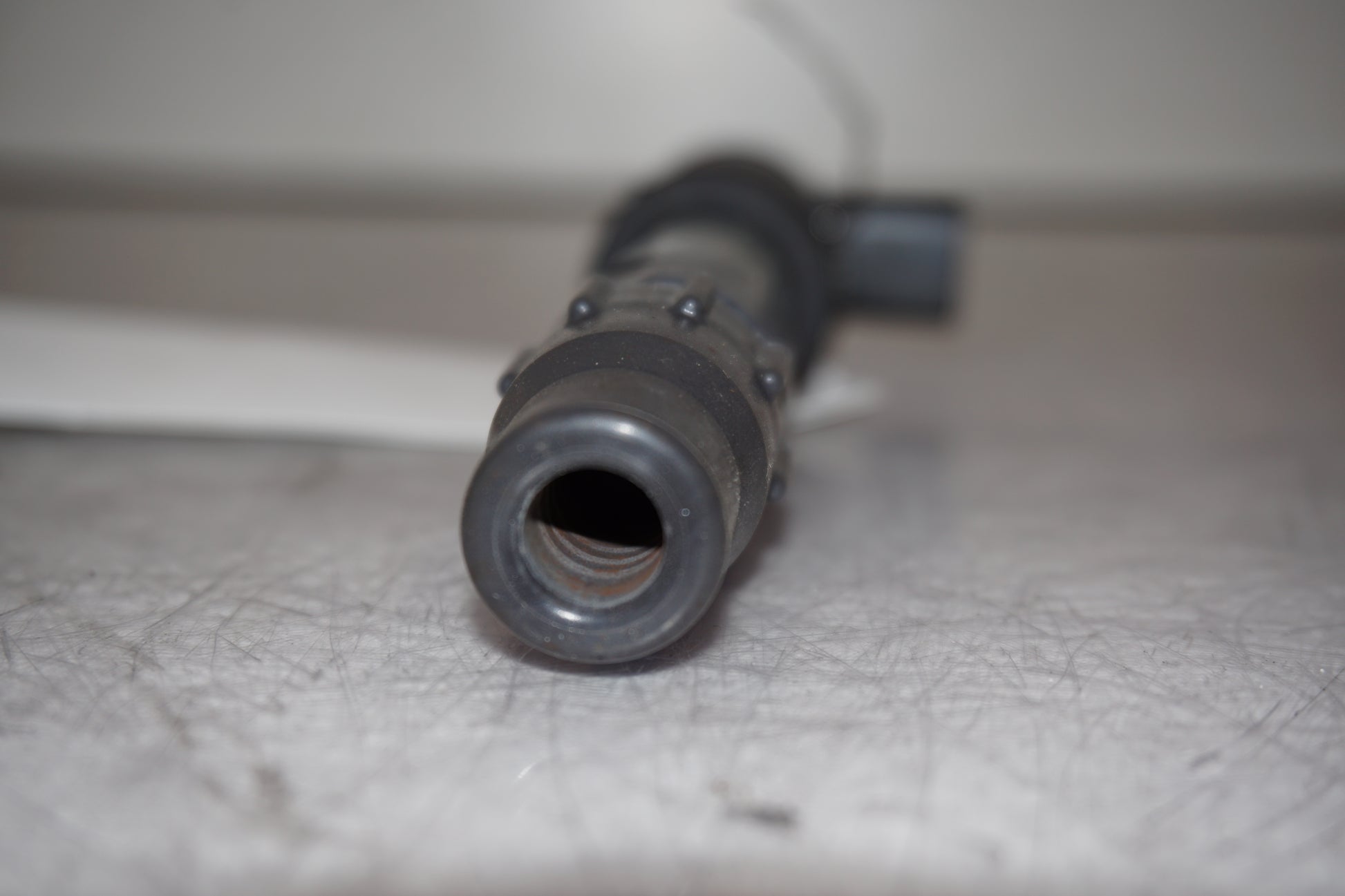 Snett uppifrån på Tändspole från en Kawasaki Z 900 -2017 motorcykel.