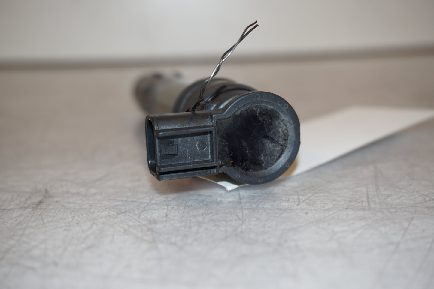 Snett nerifrån på Tändspole från en Kawasaki Z 900 -2017 motorcykel.