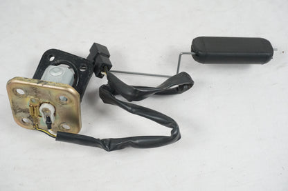 Framsidan på Bensintankgivare från en Kawasaki ZRX 1100 -1997 motorcykel.