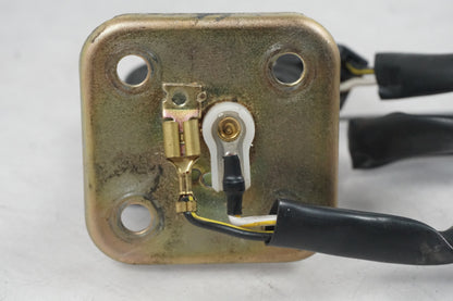 Baksidan på Bensintankgivare från en Kawasaki ZRX 1100 -1997 motorcykel.