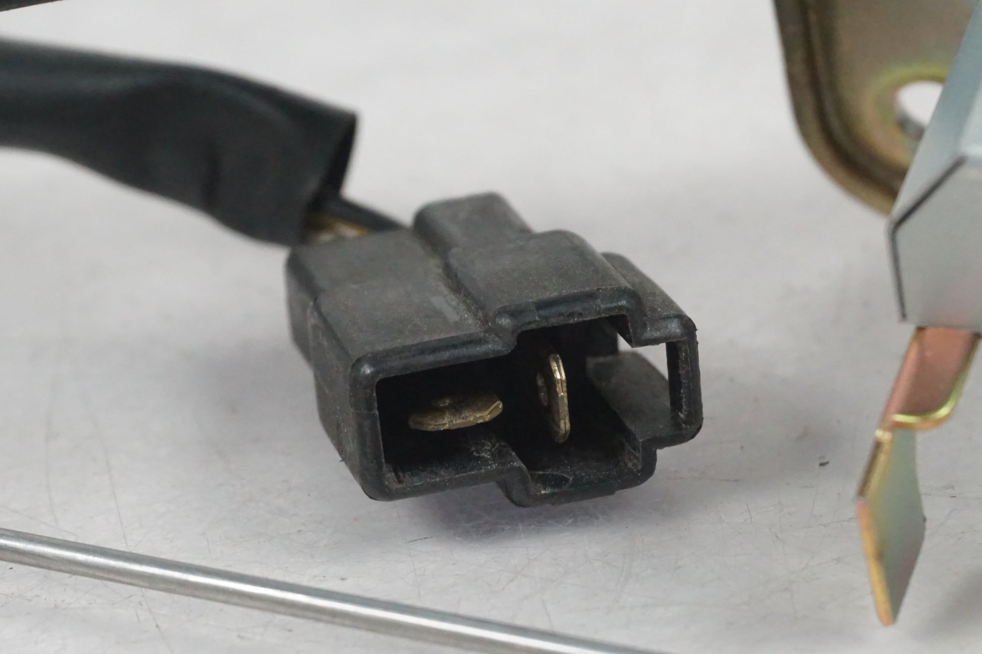 Höger sida på Bensintankgivare från en Kawasaki ZR-X 1200 S -2001 motorcykel.