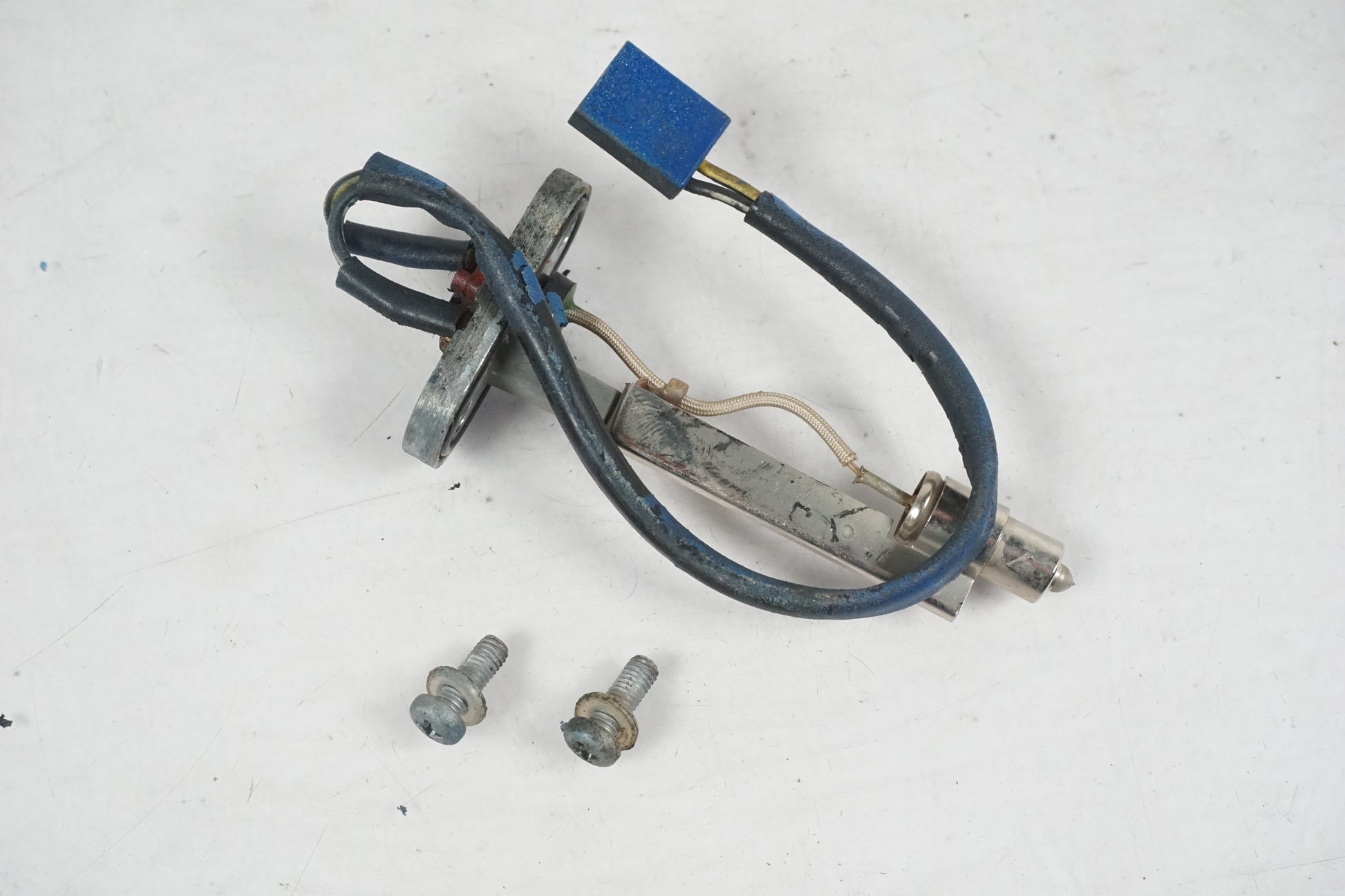 Framsidan på Bensintankgivare från en Kawasaki ZZR 1100 -1991 motorcykel.