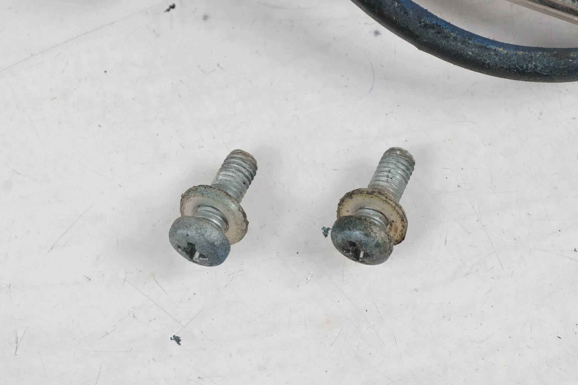 Baksidan på Bensintankgivare från en Kawasaki ZZR 1100 -1991 motorcykel.