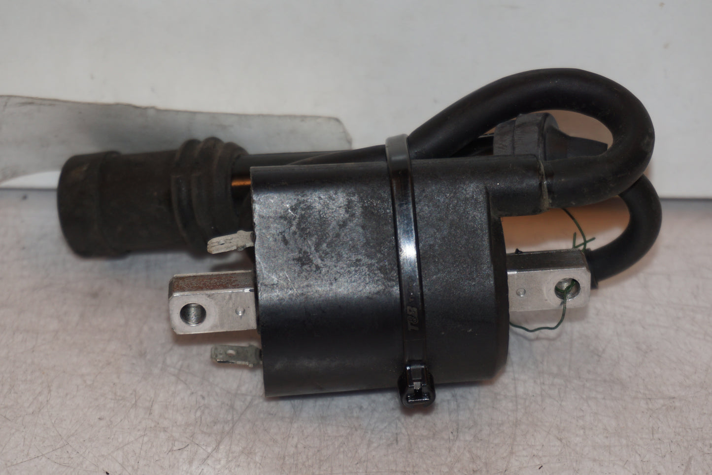 Framsidan på Tändspole från en Yamaha XVS 650 -2002 motorcykel.