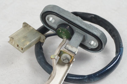 Vänster sida på Bensintankgivare från en Kawasaki ZZR 1100 -1991 motorcykel.