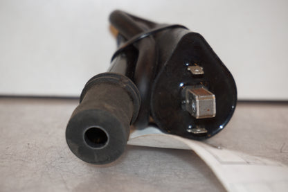 Snett uppifrån på Tändspole från en Yamaha XVS 650 -2002 motorcykel.