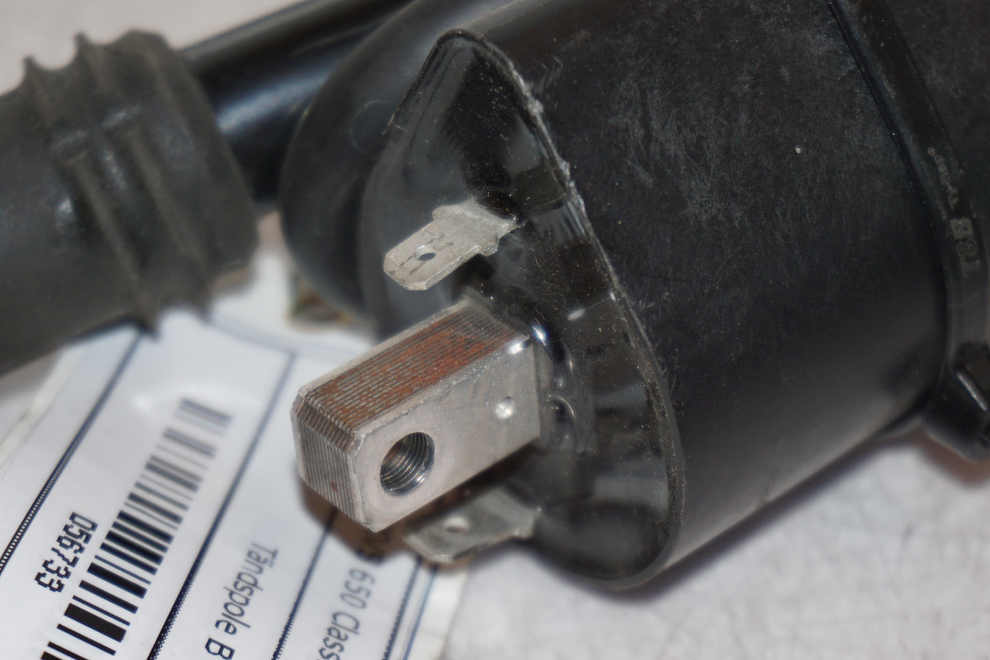 Snett nerifrån på Tändspole från en Yamaha XVS 650 -2002 motorcykel.