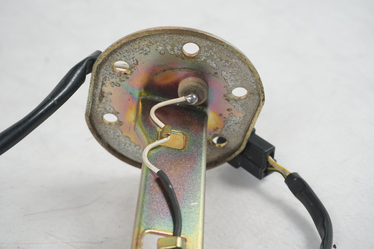 Höger sida på Bensintankgivare från en Kawasaki ZZR 1100 -1994 motorcykel.