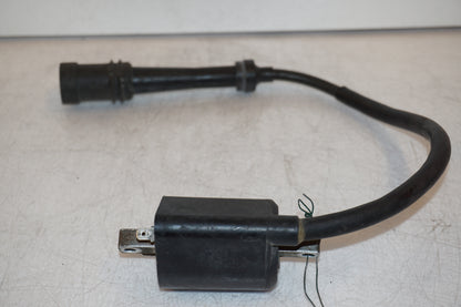 Vänster sida på Tändspole från en Yamaha XVS 650 -1998 motorcykel.