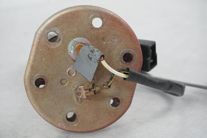 Höger sida på Bensintankgivare från en Kawasaki ZZR 1100 -1998 motorcykel.