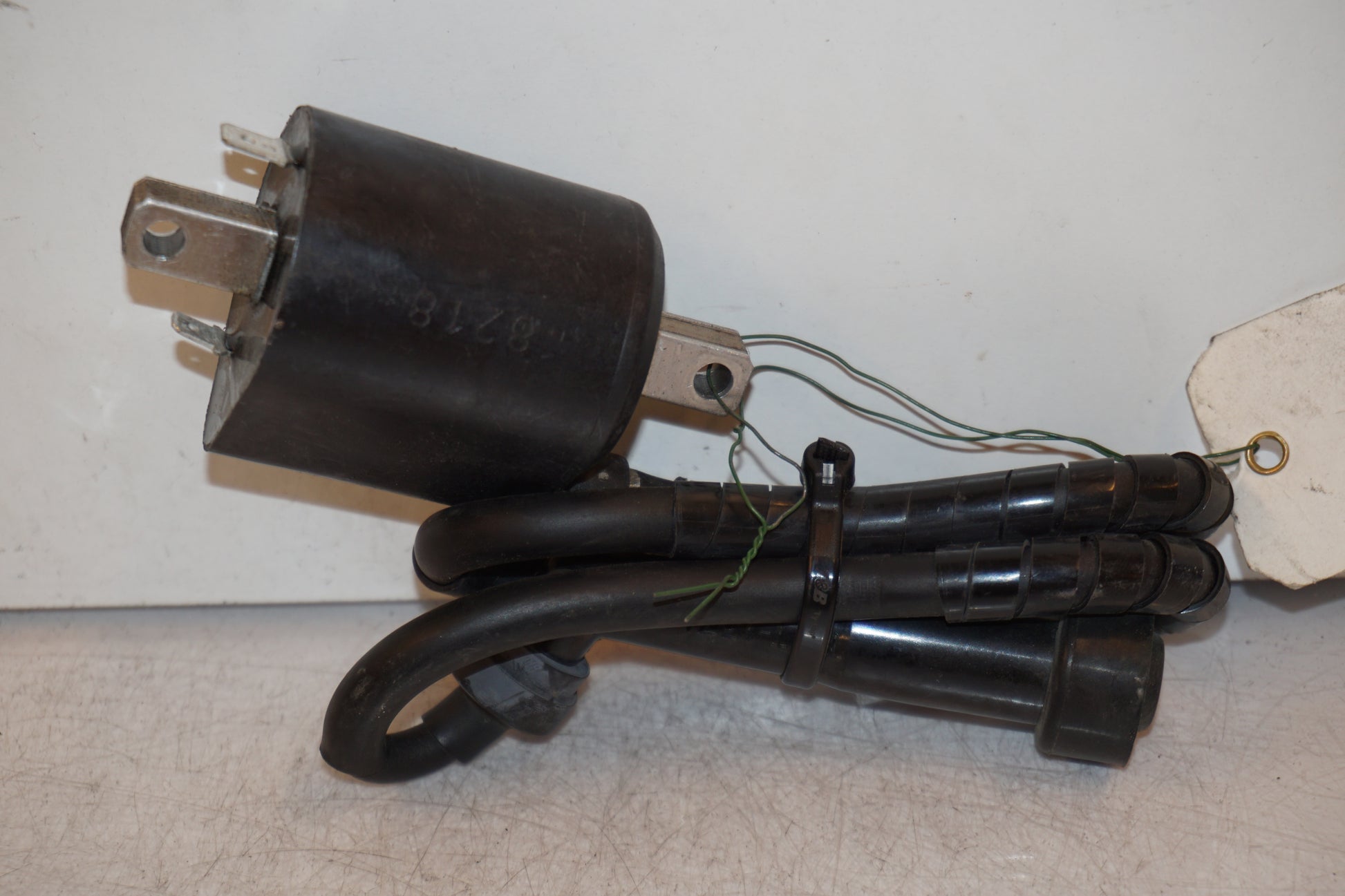 Baksidan på Tändspole från en Yamaha XVS 650 -1998 motorcykel.