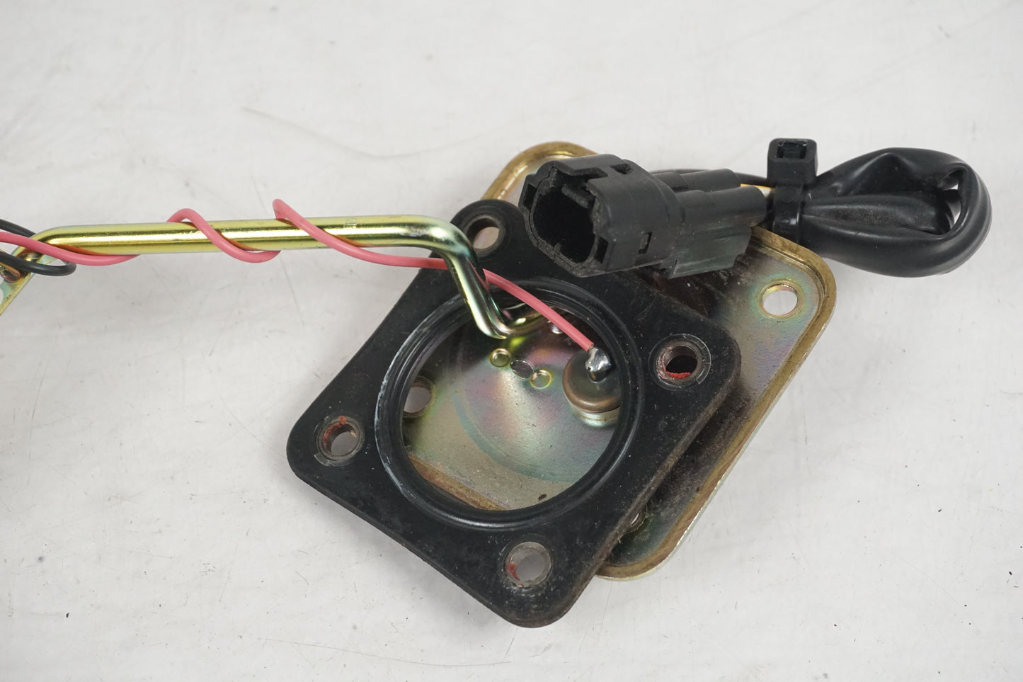 Höger sida på Bensintankgivare från en Kawasaki ZX-12R -2000 motorcykel.