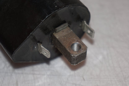 Snett nerifrån på Tändspole från en Yamaha XVS 650 -1998 motorcykel.