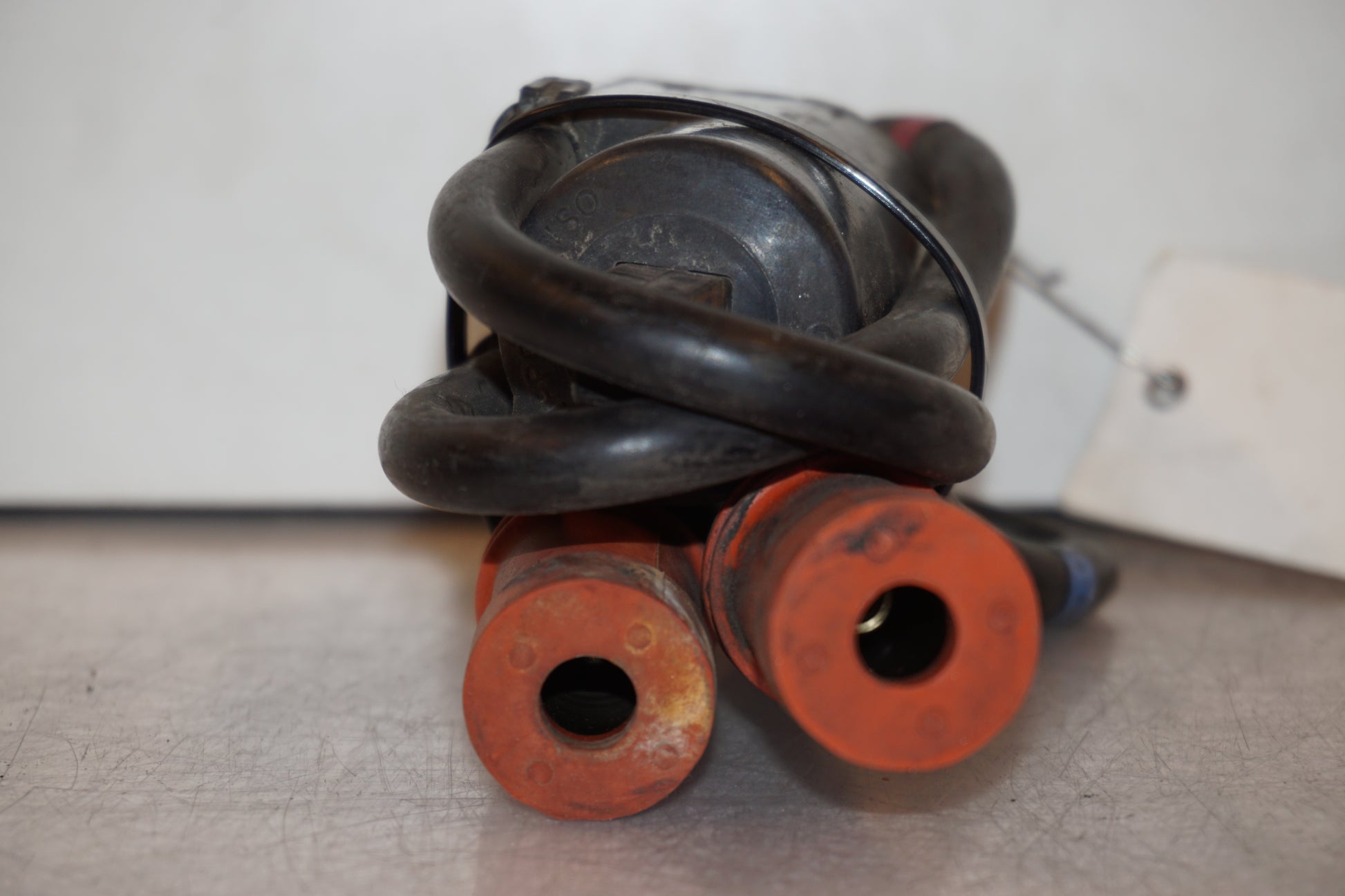 Snett uppifrån på Tändspole från en Yamaha YZF 1000 R -1999 motorcykel.