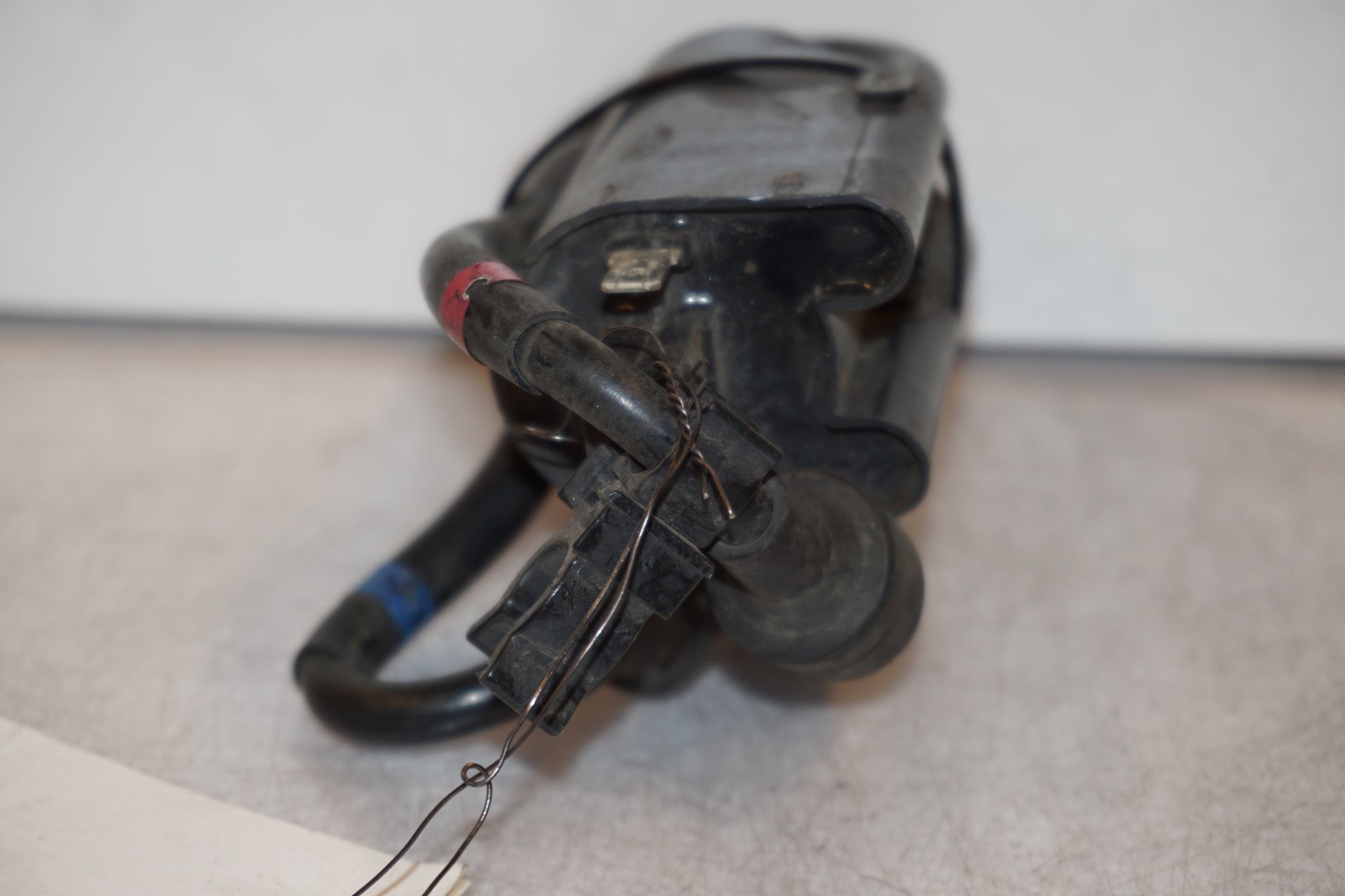 Snett nerifrån på Tändspole från en Yamaha YZF 1000 R -1999 motorcykel.