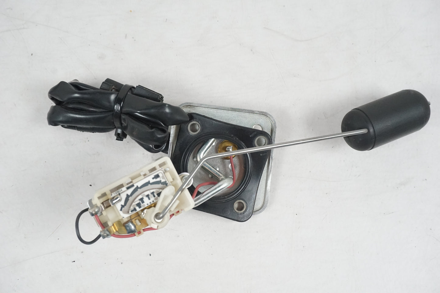 Framsidan på Bensintankgivare från en Kawasaki GTR 1400 -2008 motorcykel.