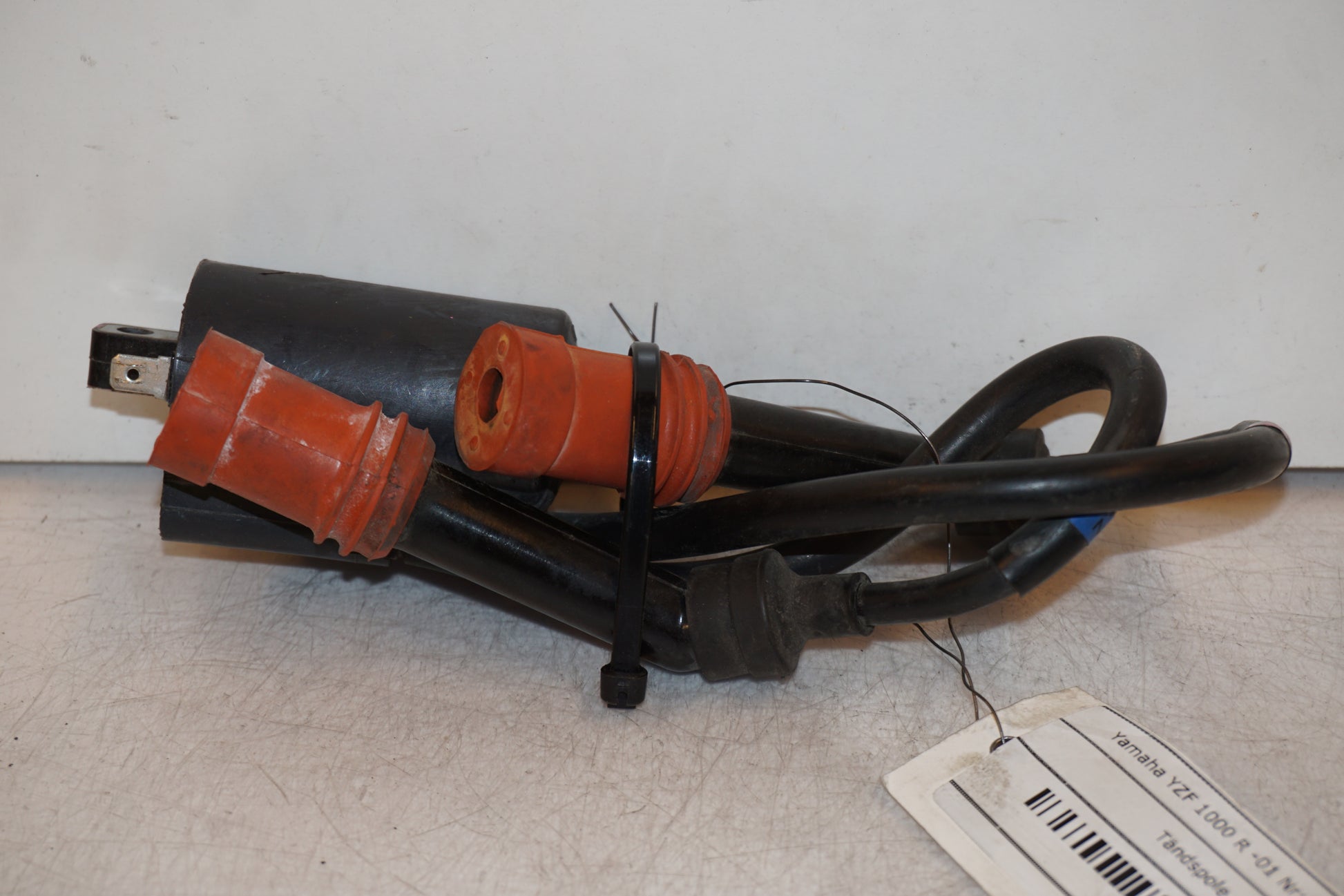 Baksidan på Tändspole från en Yamaha YZF 1000 R -2001 motorcykel.