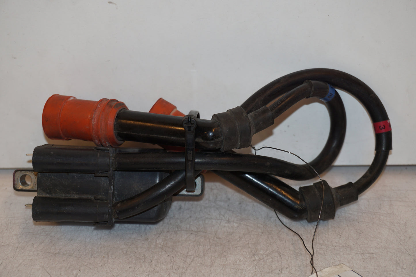 Höger sida på Tändspole från en Yamaha YZF 1000 R -2001 motorcykel.