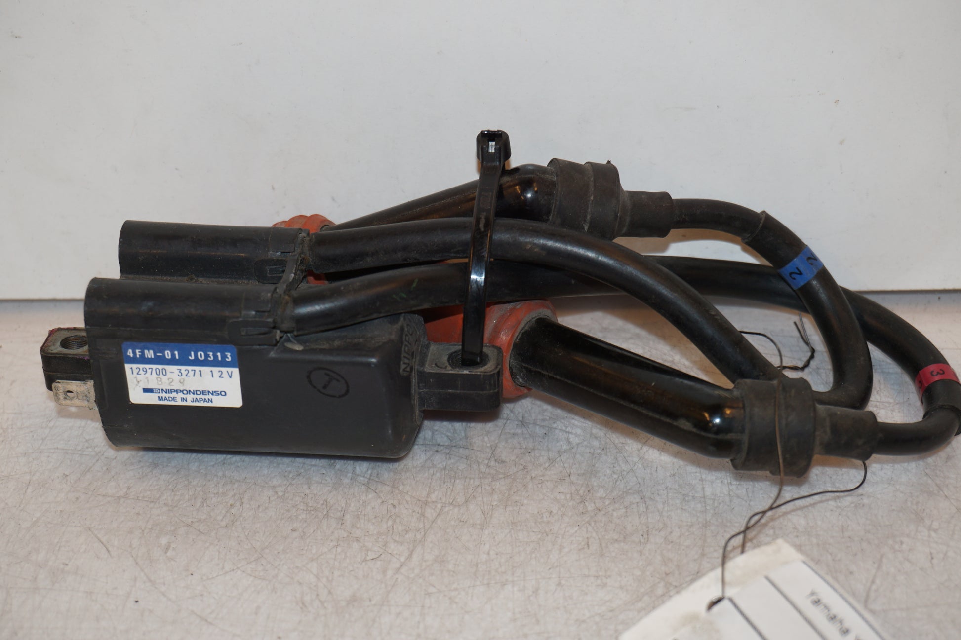 Vänster sida på Tändspole från en Yamaha YZF 1000 R -2001 motorcykel.