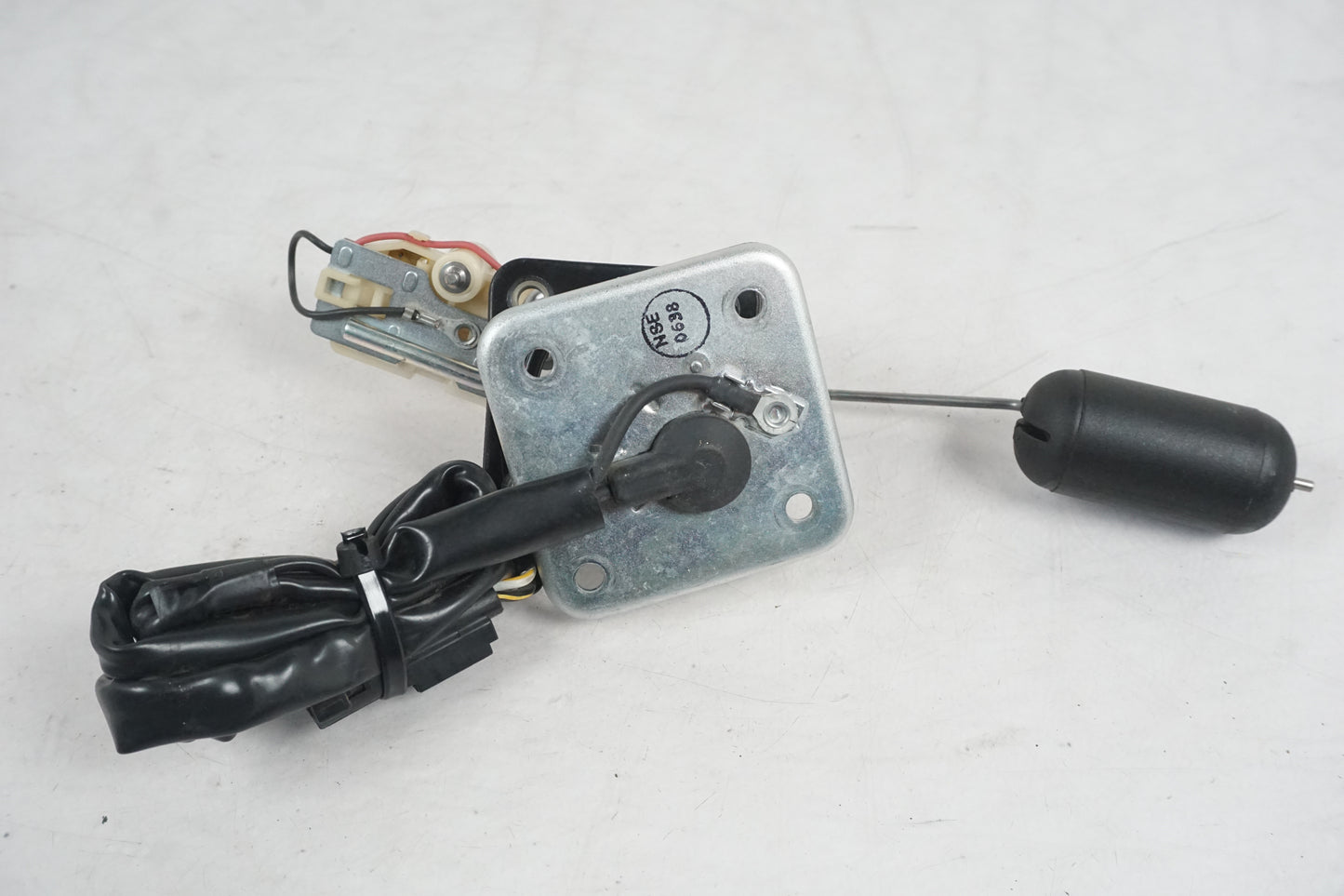 Snett uppifrån på Bensintankgivare från en Kawasaki GTR 1400 -2008 motorcykel.