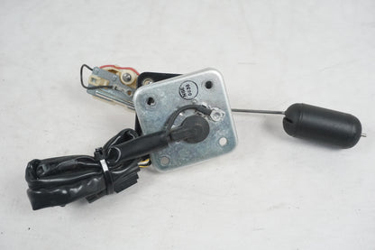 Snett uppifrån på Bensintankgivare från en Kawasaki GTR 1400 -2008 motorcykel.